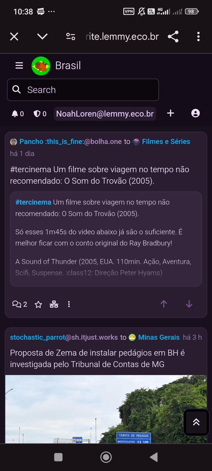Tema:Alexandrite possui detalhes roxos sob fundo escuro, barra de ferramentas no canto superior.